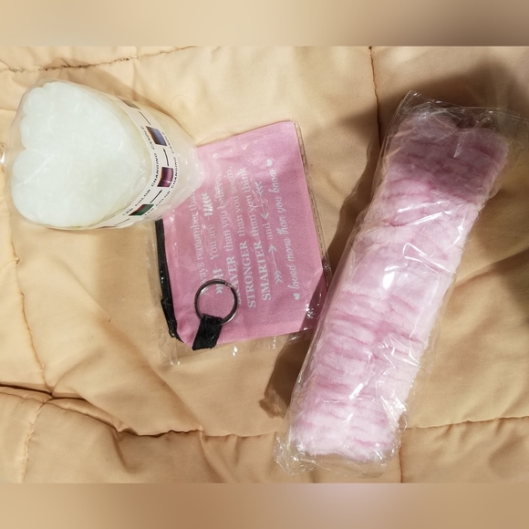 LED Rose Candle, Headband & Keychain Bundle - Picture 2 of 11